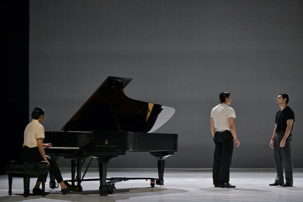Perri Lo performance photo 2